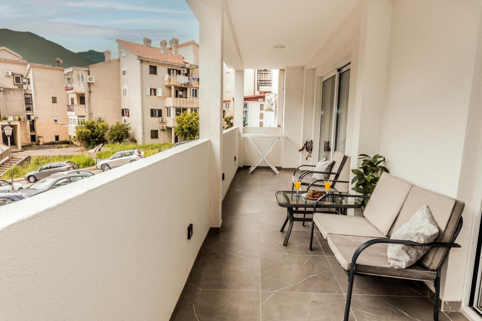 Paun Apartment Kotor Luaran gambar